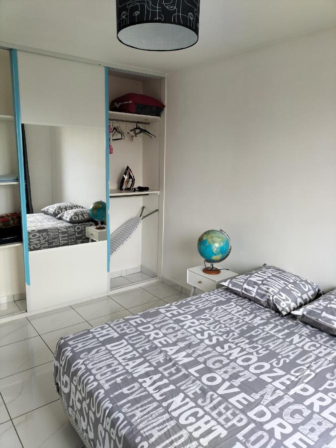 Jolie Appartement Proche Tramway Venissieux Exterior photo