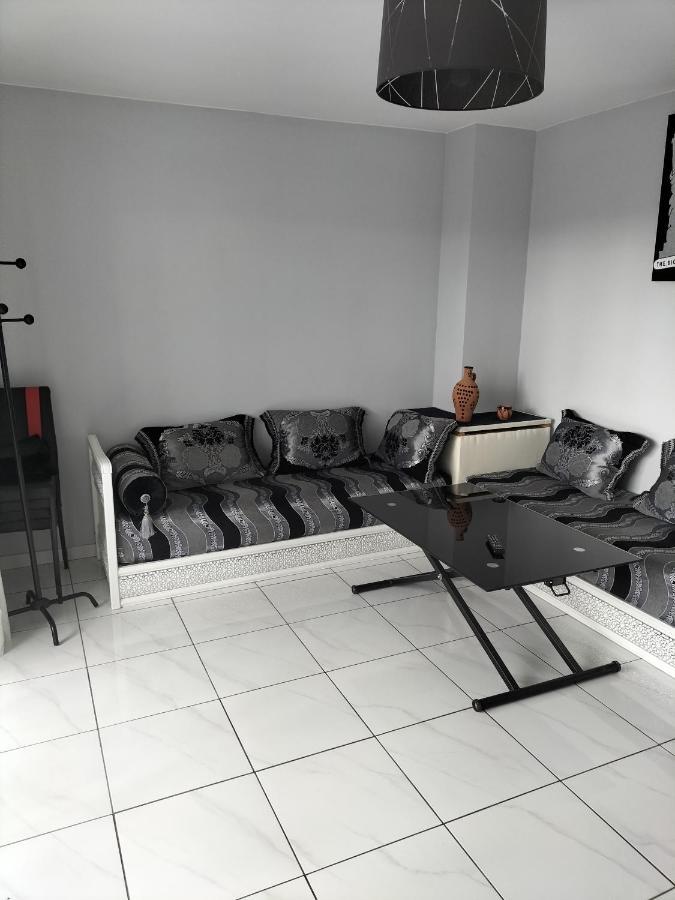 Jolie Appartement Proche Tramway Venissieux Exterior photo