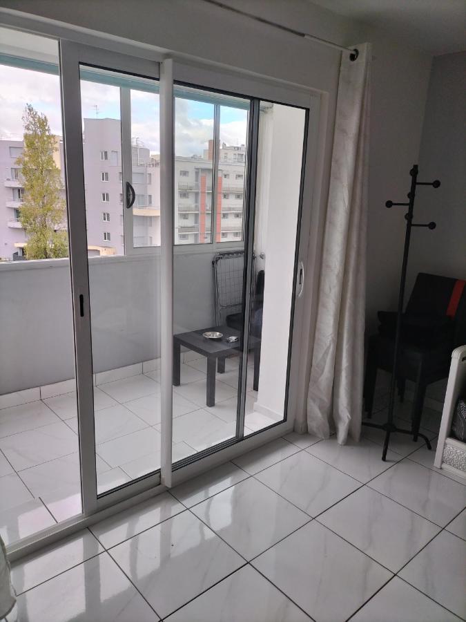 Jolie Appartement Proche Tramway Venissieux Exterior photo