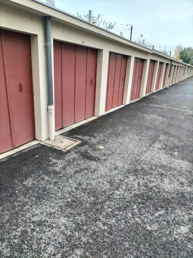 Jolie Appartement Proche Tramway Venissieux Exterior photo